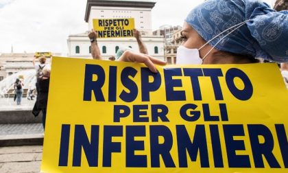 Sfuma ancora l'aumento di stipendio, gli infermieri: "Basta sberle in faccia"