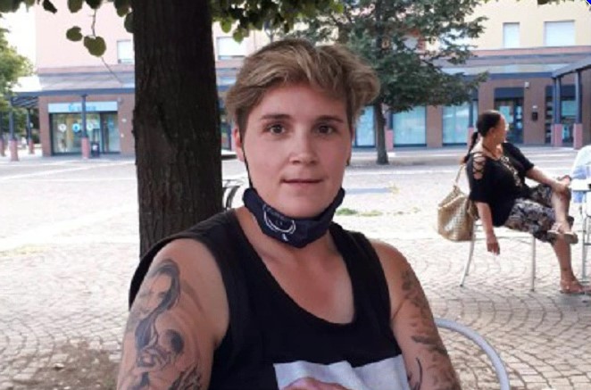 Barista ed ex portiere, Desireè ha la Sclerosi Multipla: “Ora non ho tempo né voglia di essere malata”