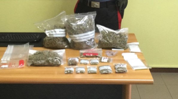 Fermato a Mozzate 41enne: a casa aveva 10 sacchetti di marijuana