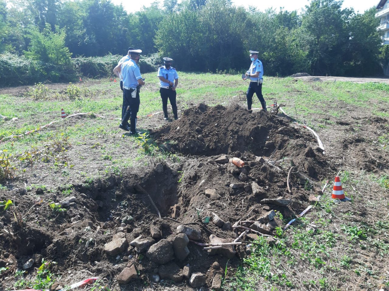 Scoperta discarica abusiva a Cantù FOTO