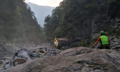 Cercatore di funghi cade per oltre 200 metri, è vivo per miracolo