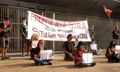 Studenti in piazza a Como per ridare priorità alla scuola