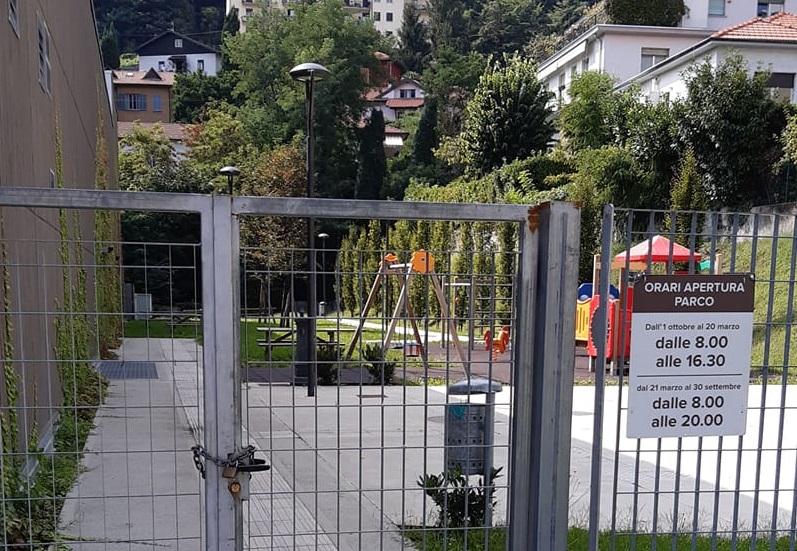 Parco giochi di Monte Olimpino chiuso da febbraio: bimbi senza ritrovo