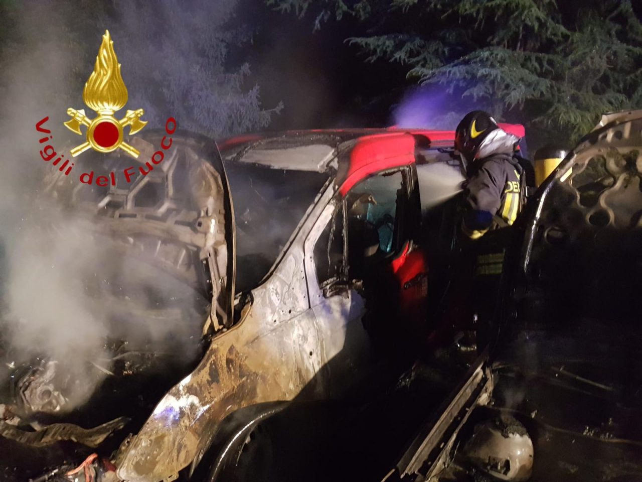 Due auto in fiamme a Merone FOTO