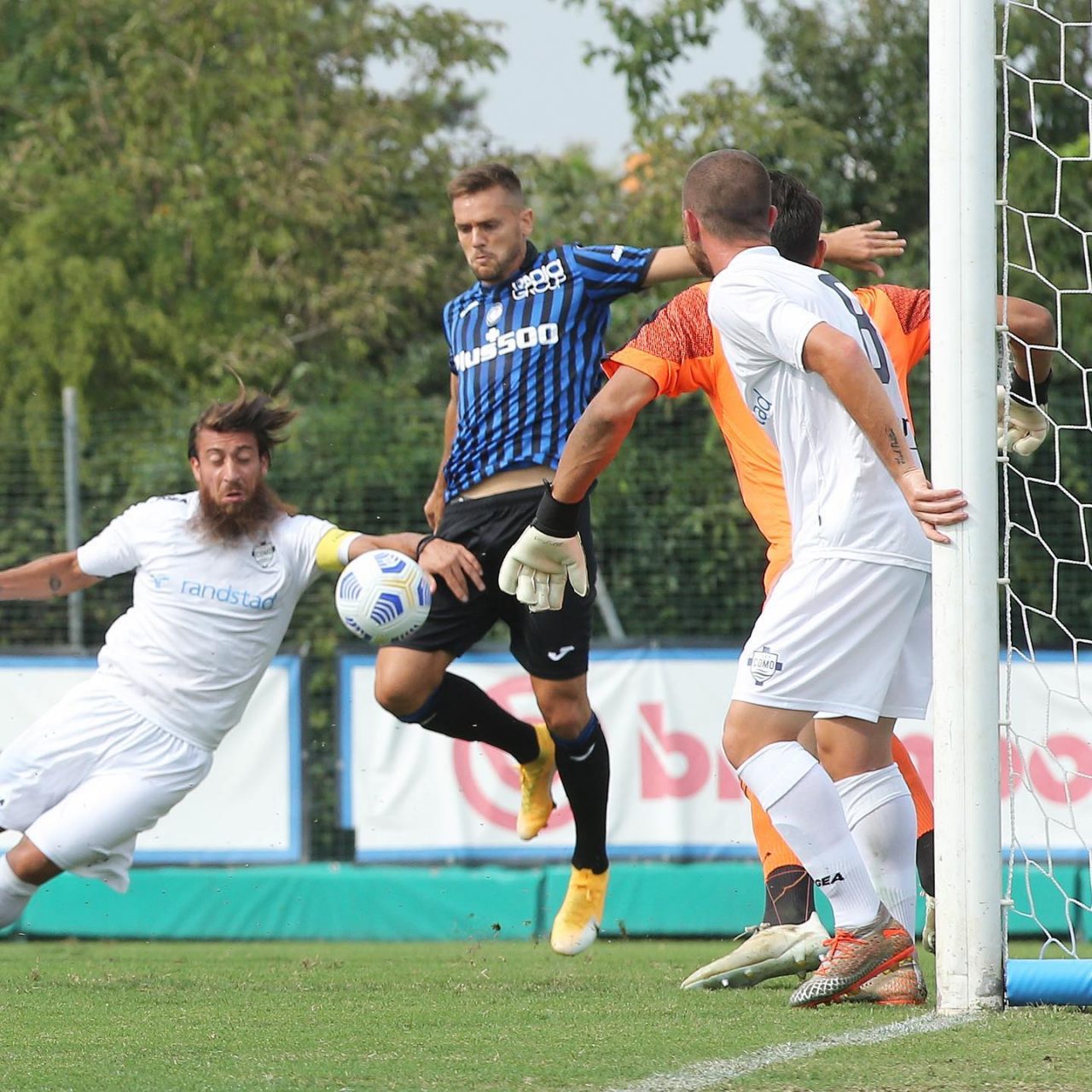 Como calcio lariani spettatori a bordo campo del turno infrasettimanale 