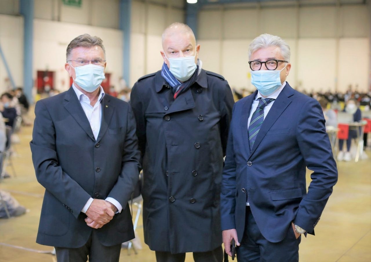 L’Insubria torna al 100% alla didattica a distanza. Tagliabue: “Scelto di tutelare la sicurezza e il lavoro dei medici”