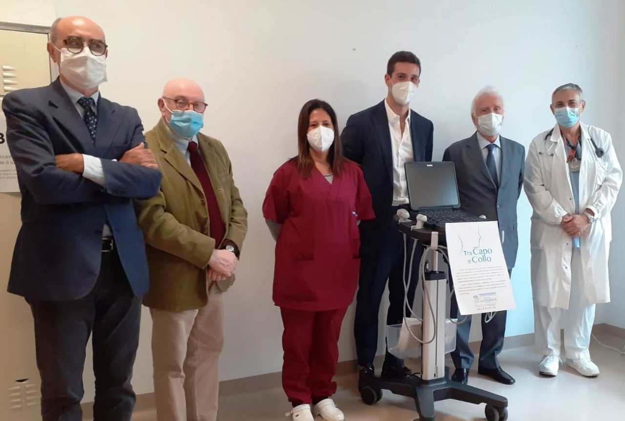 L’associazione “Tra capo e collo” dona un ecografo salvavita al Sant’Anna