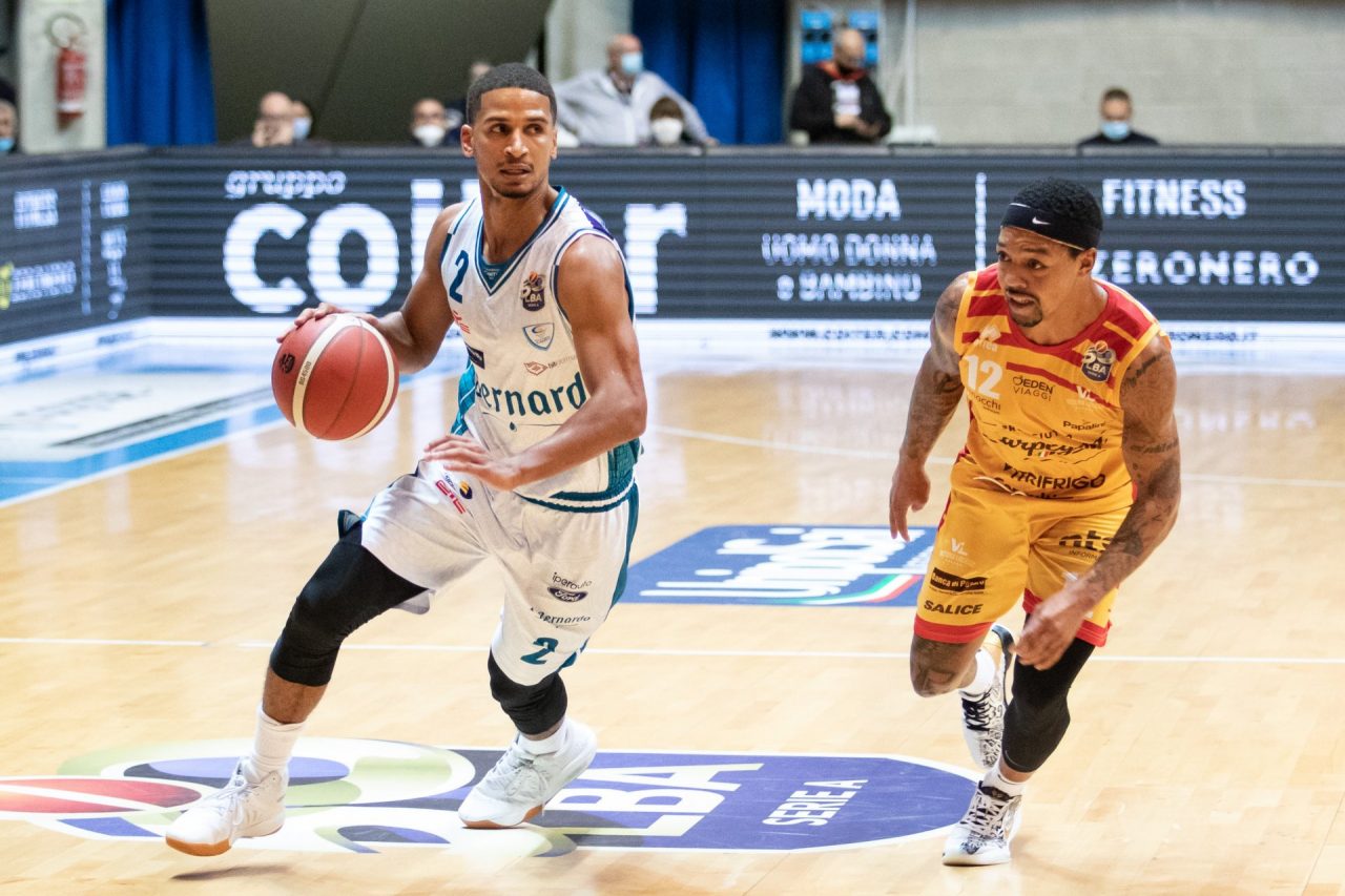 Pallacanestro Cantù record di assist per Smith