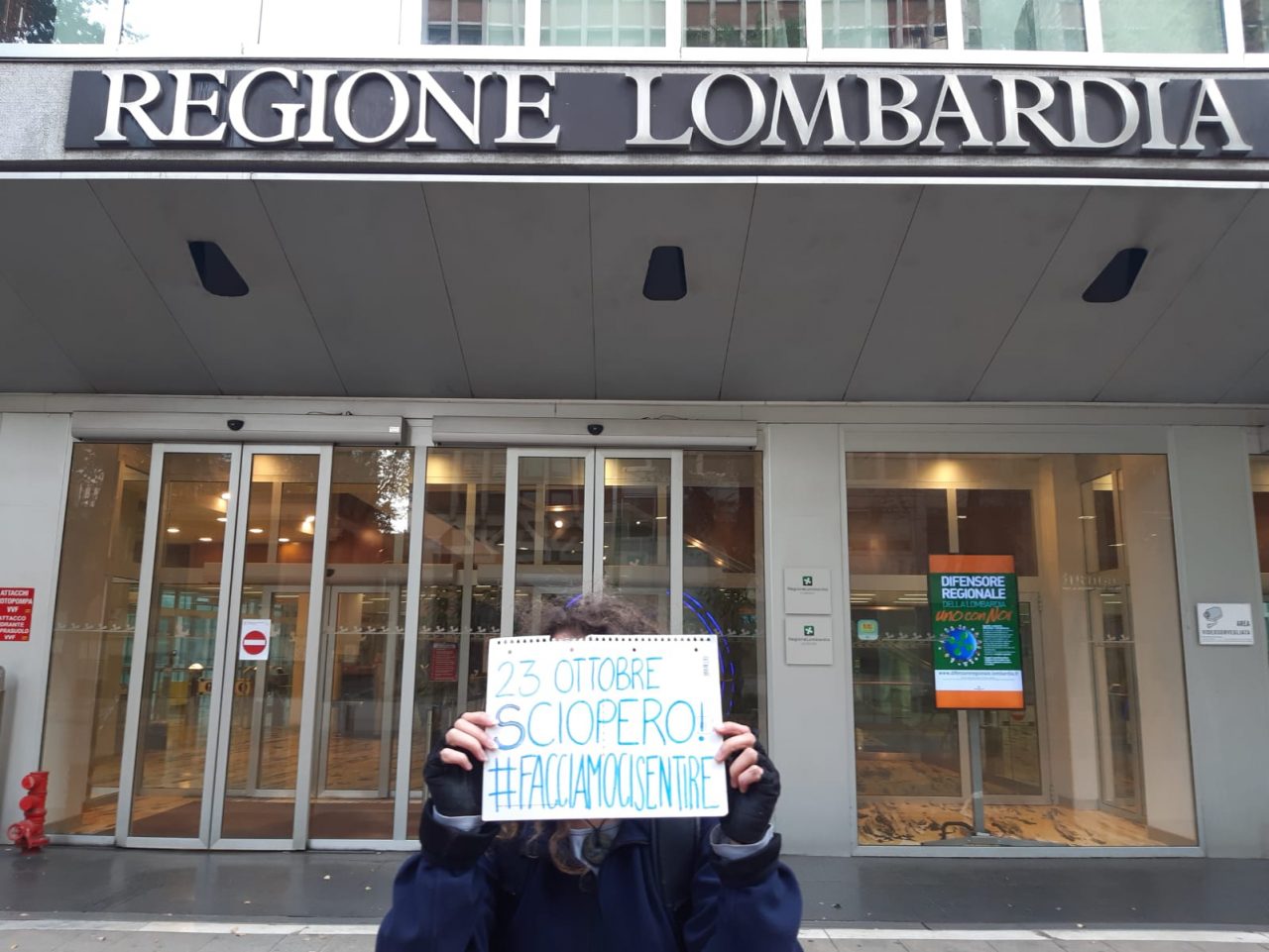Nuova ordinanza Lombardia, scuole superiori a mezzo servizio: UdS annuncia lo sciopero