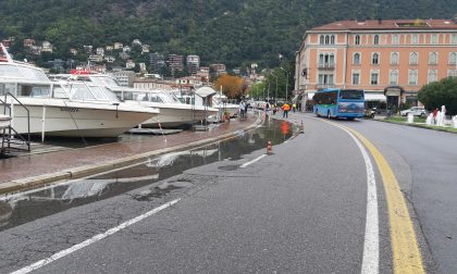 Maltempo: Statale Regina riaperta, il lago a Como si alza velocemente, chiusa una corsia del lungolago