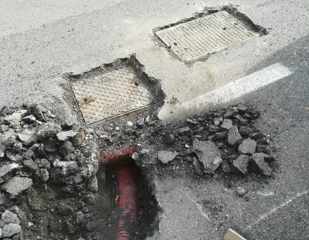 Blackout a Grandate: il guasto nei tombini coperti dall’asfalto. Lucca: “Chi ha sbagliato paghi” FOTO