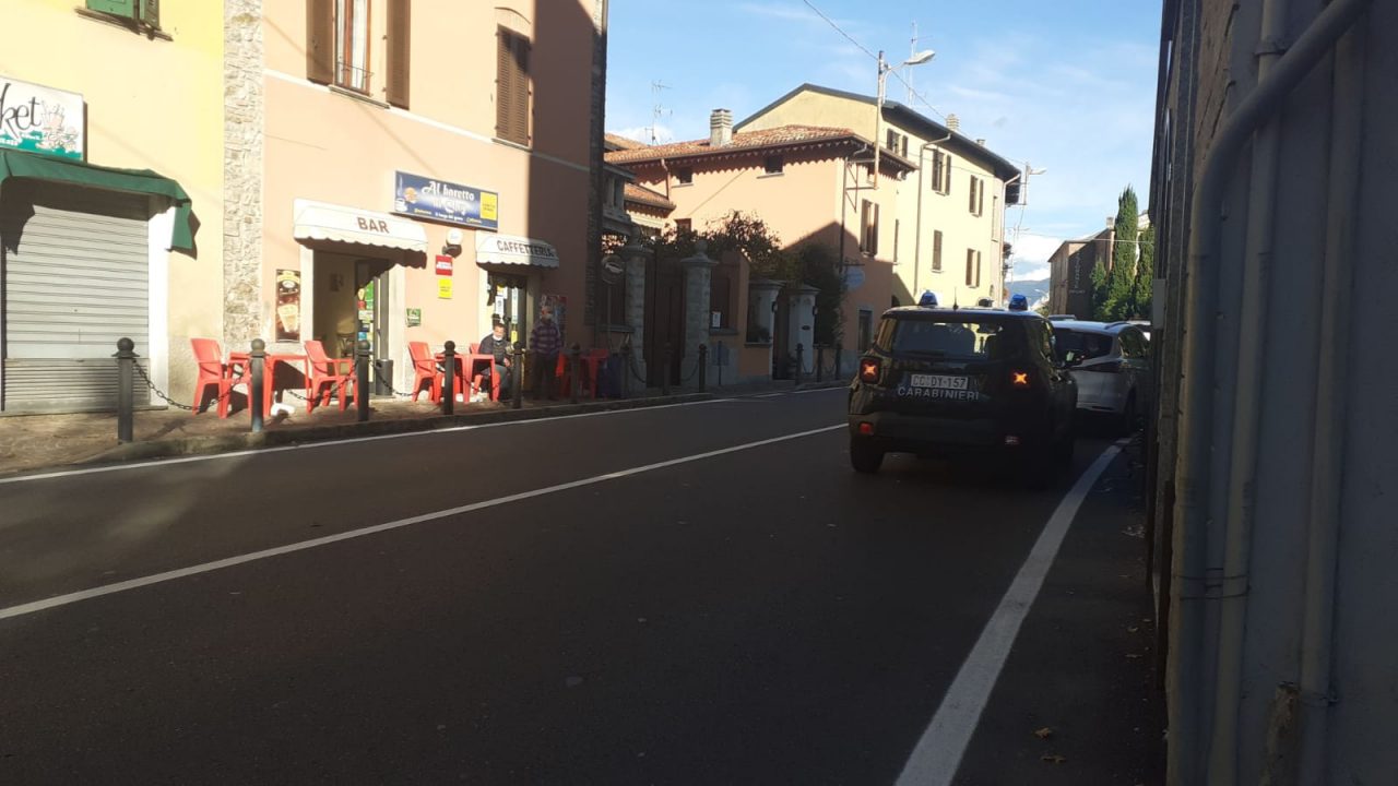 Ciclista investito a Pusiano soccorso un 47enne