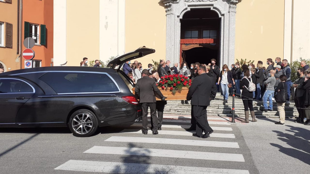 Lutto ad Albavilla: muore a 44 anni, lascia tre figlie