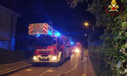 Incendio canna fumaria a Vertemate: in fumo 40 metri quadrati di tetto FOTO