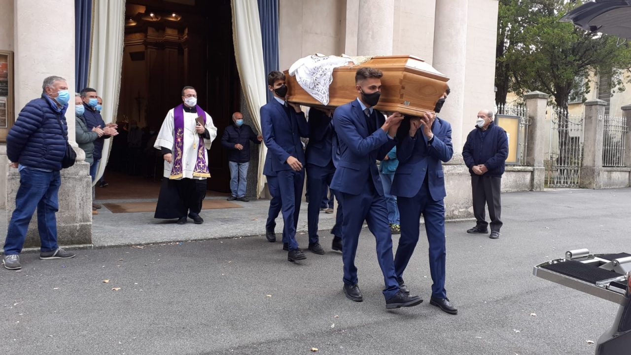 Merone saluta don Luigi Martino Colombo