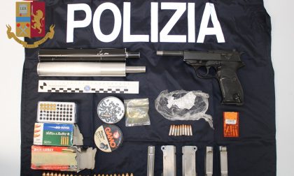 Arresto a Cantù: 57enne aveva un arsenale in auto e a casa FOTO