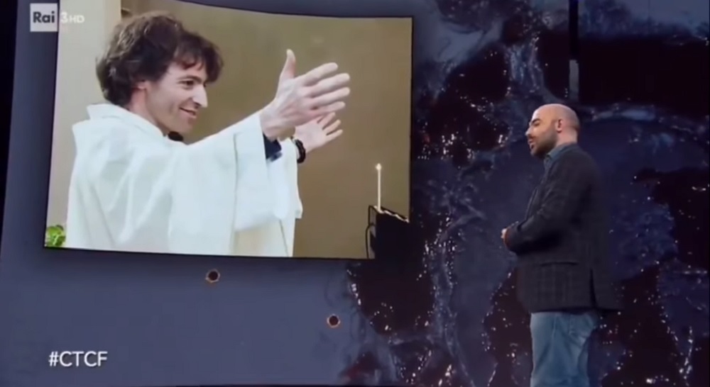 Saviano racconta don Roberto Malgesini a Che Tempo Che Fa: “Azioni come la sua riparano il nostro dannato mondo” VIDEO