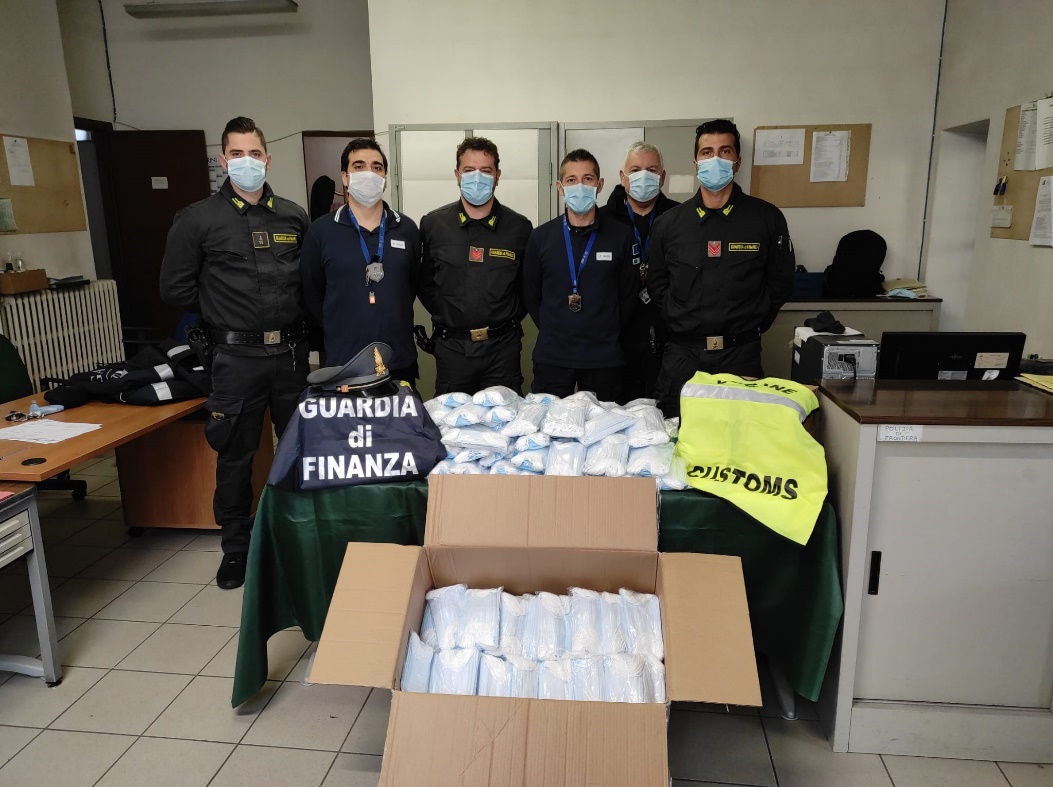 Sequestrate un milione e mezzo di mascherine alla dogana: mancava la certificazione di provenienza