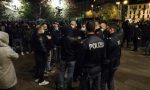 Manifestazione parallela in piazza Volta tra insulti al Governo e lancio di uova verso la Polizia VIDEO e FOTO