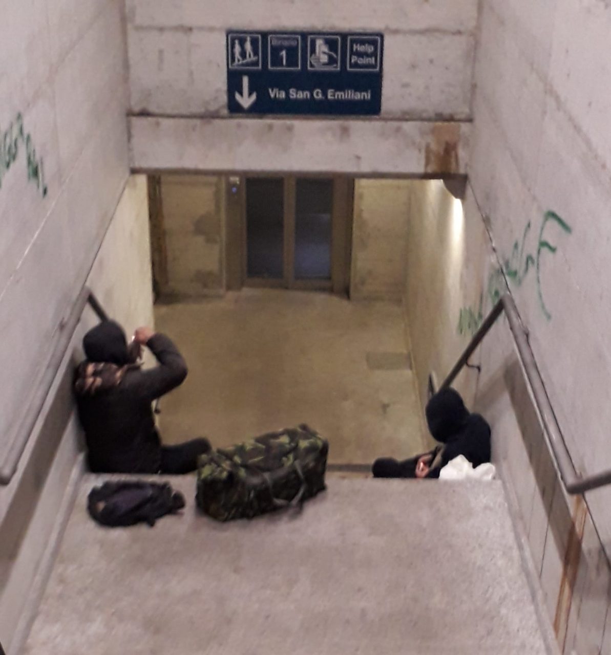 Tossicodipendenti alla stazione di Merone, pendolari preoccupati