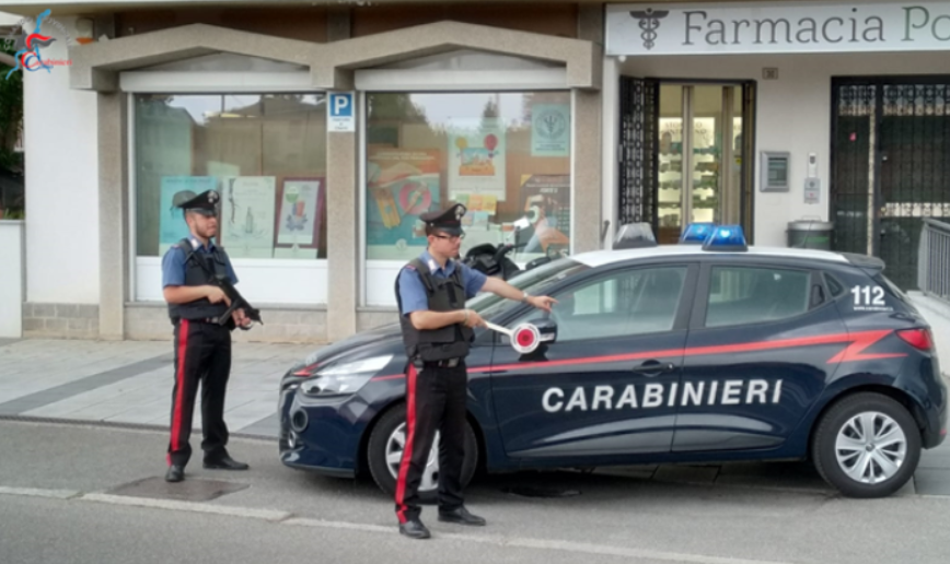 Donna minacciata col coltello e rapinata a Mariano