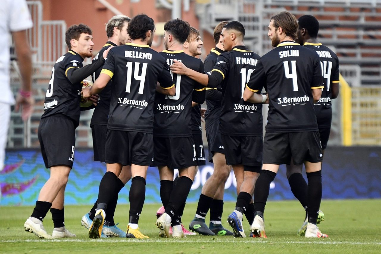 Como calcio fino al lunedì sera lariani spettatori interessati delle gare del weekend