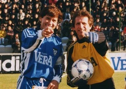 Morandi, Ruggeri e Mengoli: le maglie della Nazionale Cantanti per l’asta benefica a favore degli anziani