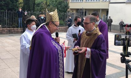 Don Flavio Crosta fa il suo ingresso a Olgiate Comasco FOTO