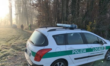 Senna Comasco, Polizia Locale e Protezione Civile smantellano un bivacco nel bosco
