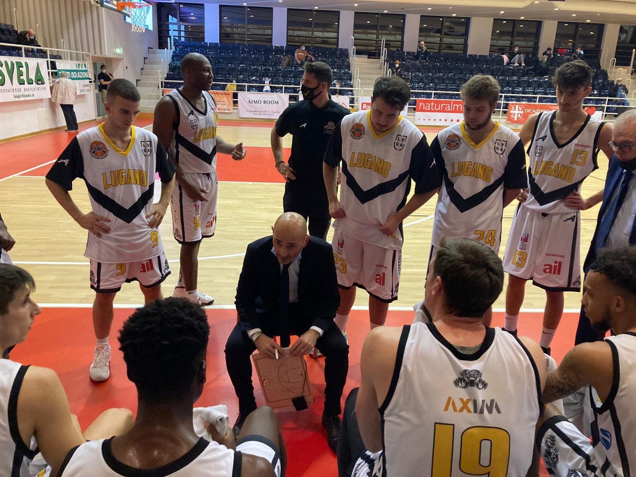 Basket lariano, ieri sera coach Cabibbo e i suoi Lugano Tigers sono tornati al successo