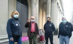 L'associazione ProTetto consegna gel e mascherine al senzatetto multato a Como