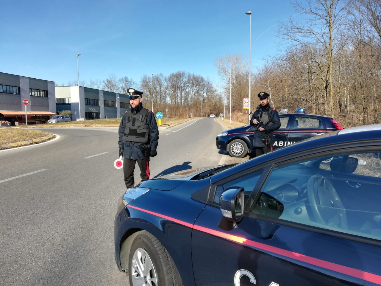 Positivi al Covid violano la quarantena, fermati dai Carabinieri
