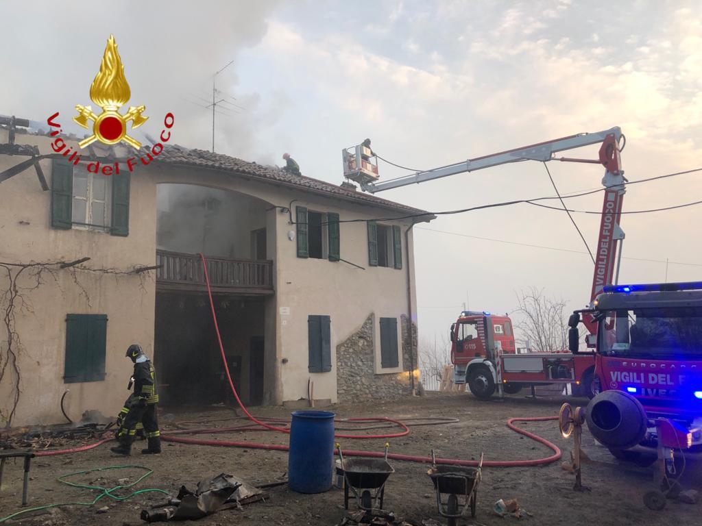 incendio tetto merone