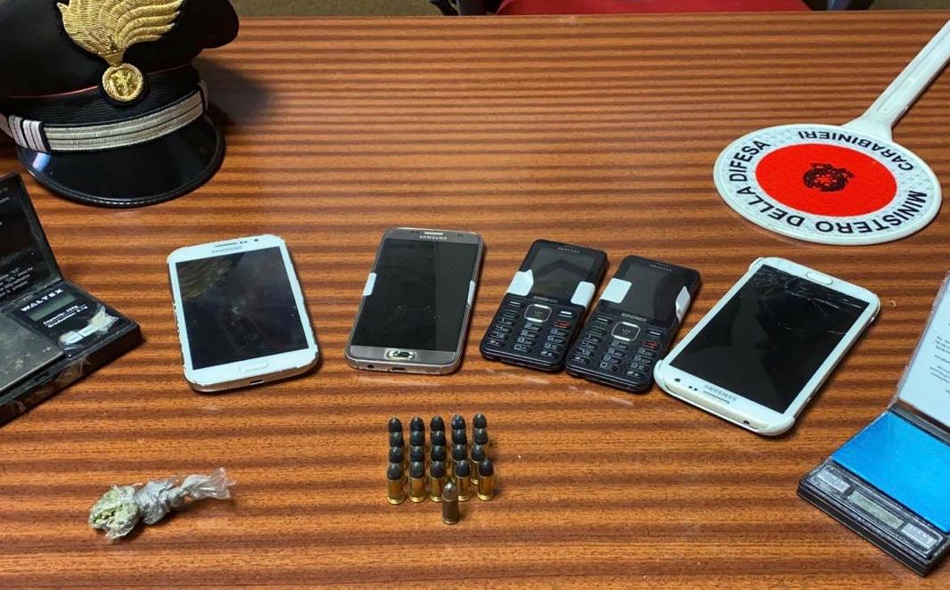 Perquisizioni nell’Olgiatese: denunciati due comaschi, avevano droga e munizioni a casa