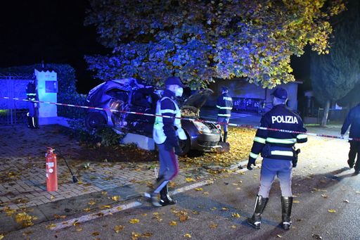 Guida dopo aver bevuto poi si schianta: morta l’amica di 19 anni