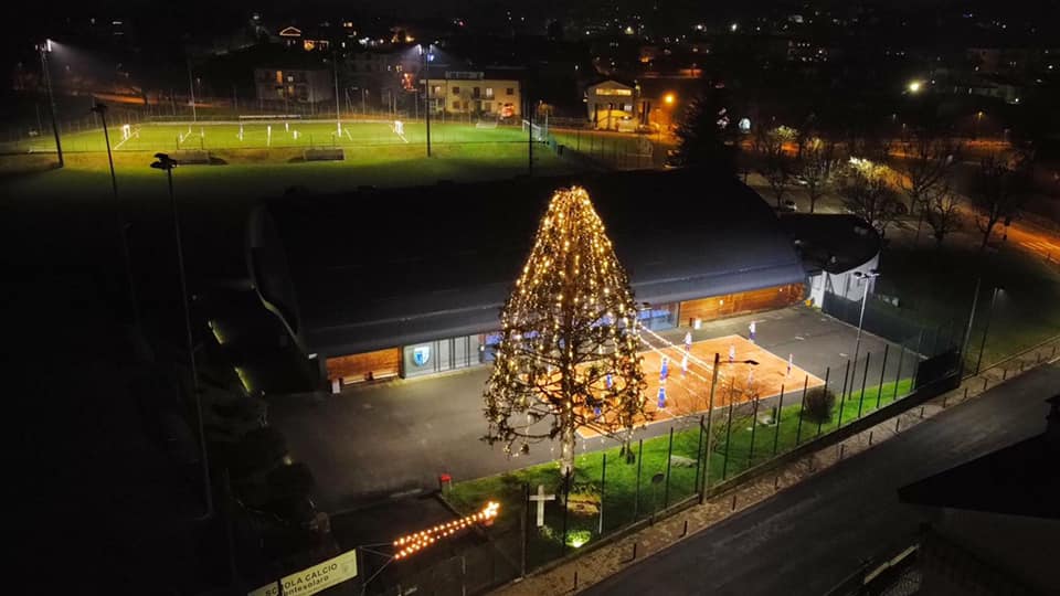 Anno duro per lo sport: il Gs Montesolaro “addobba” i campi sportivi per Natale VIDEO