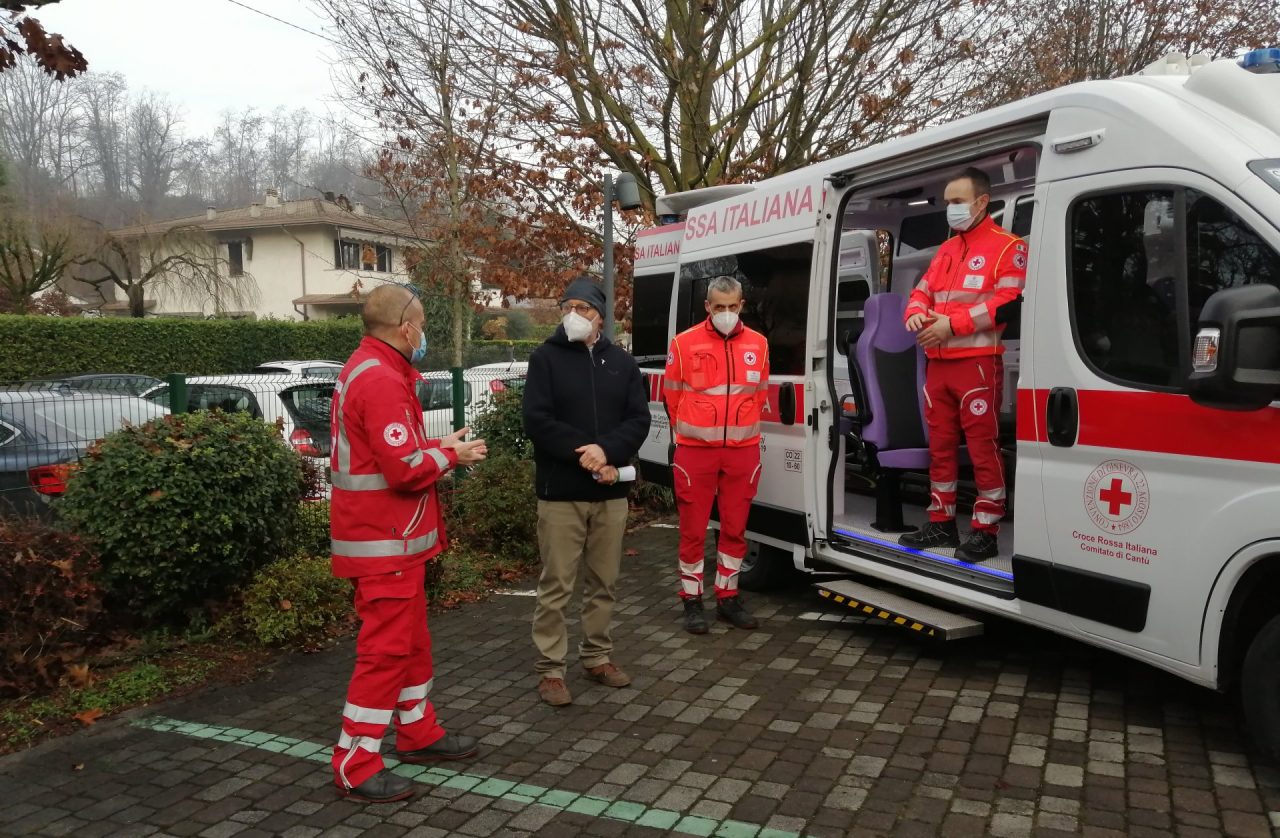 Una nuova ambulanza alla Croce Rossa di Cantù grazie a un’impresa di Cabiate