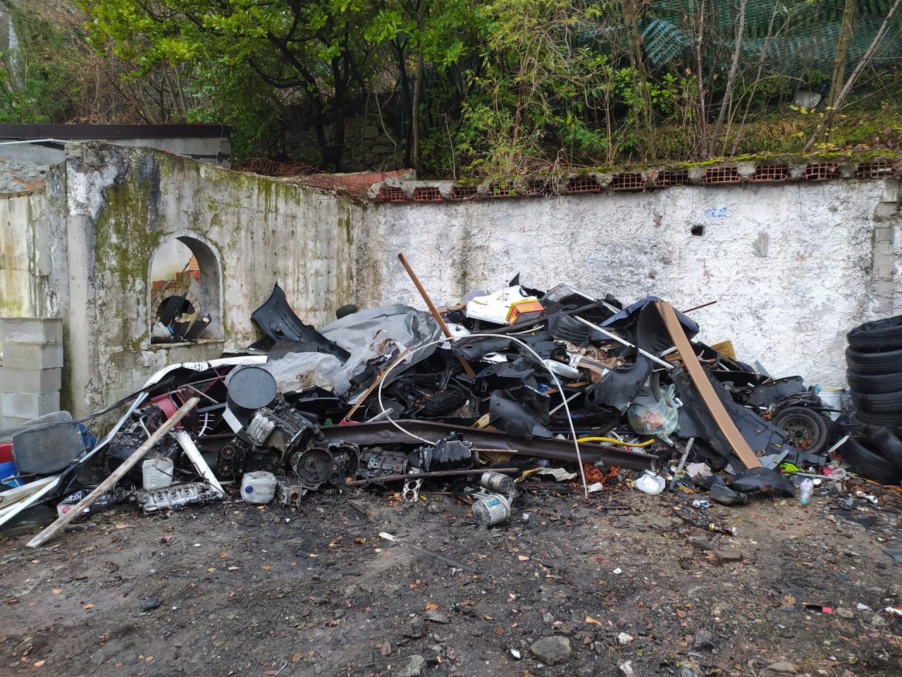 Sequestrato capannone e denuciate tre persone per gestione illecita di rifiuti pericolosi FOTO