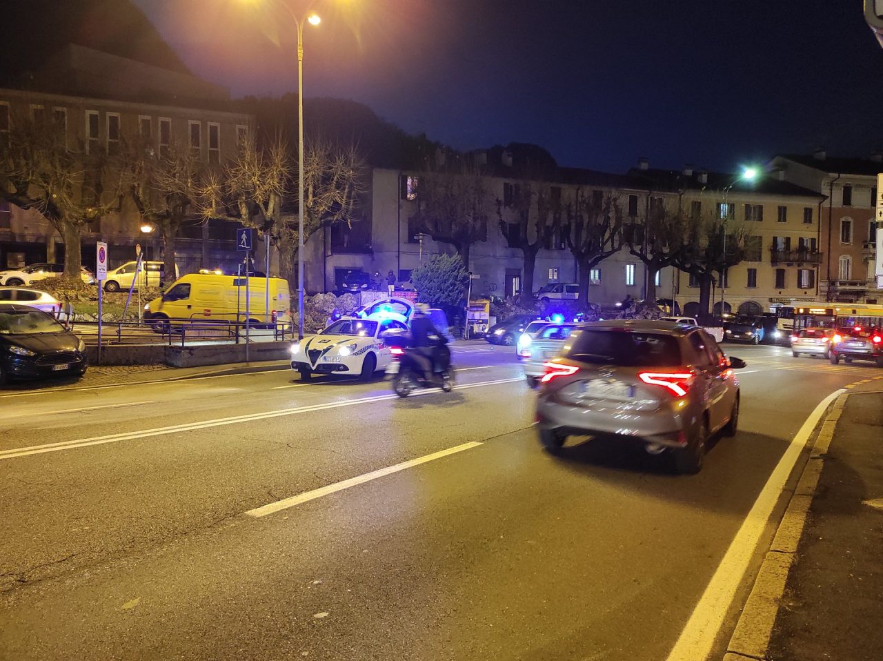 Incidente in Napoleona tra auto e moto: traffico rallentato