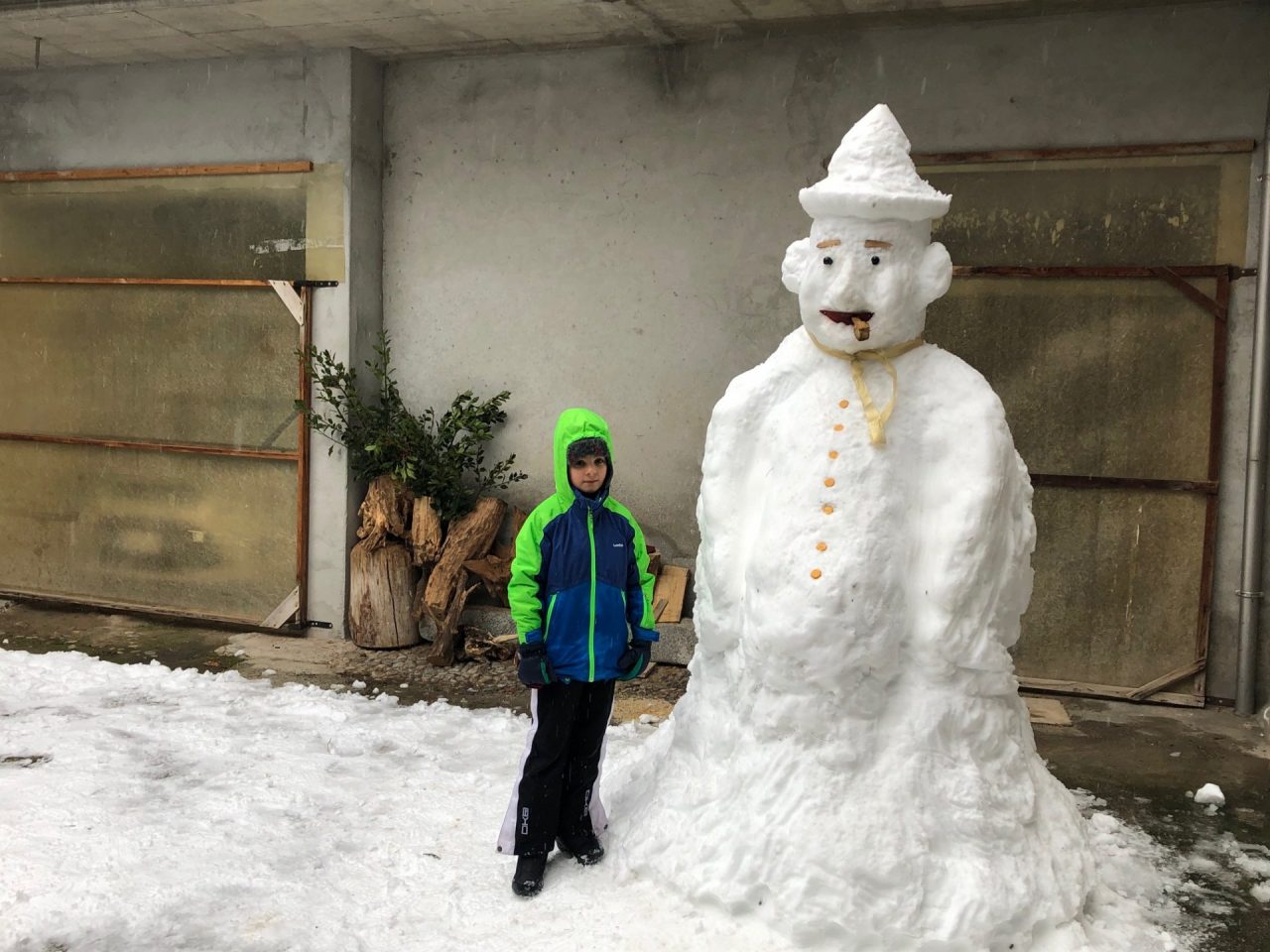 Un gigante di neve, ecco un pupazzo bellissimo