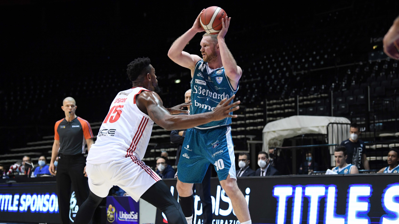 Pallacanestro Cantù Leunen miglior lungo del campionato per assist