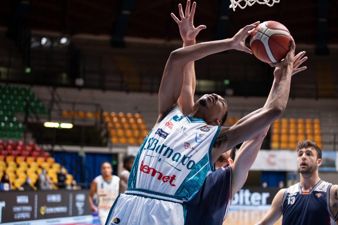 Pallacanestro Cantù, in vendita i biglietti per la sfida con Monferrato