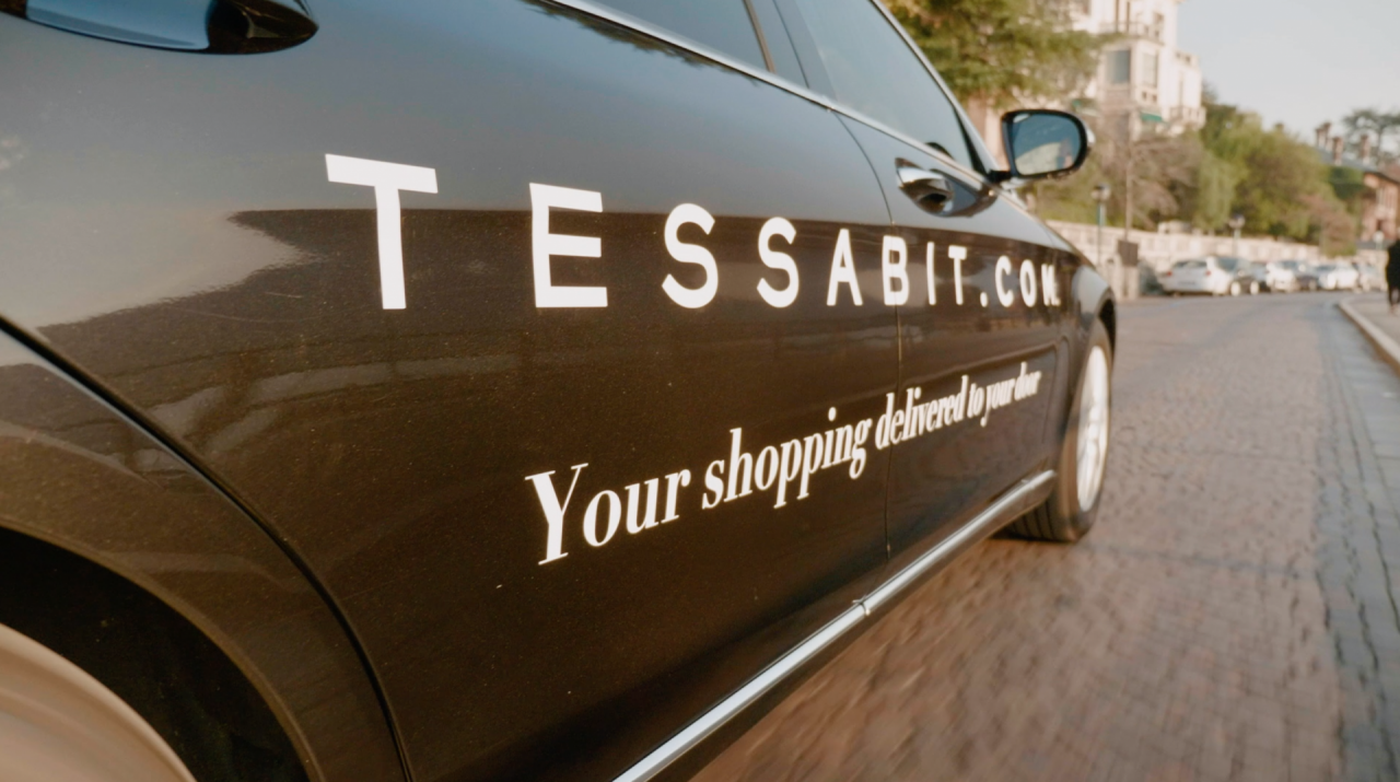 Tessabit lancia la consegna a domicilio di lusso: con berlina e autista in giacca e cravatta