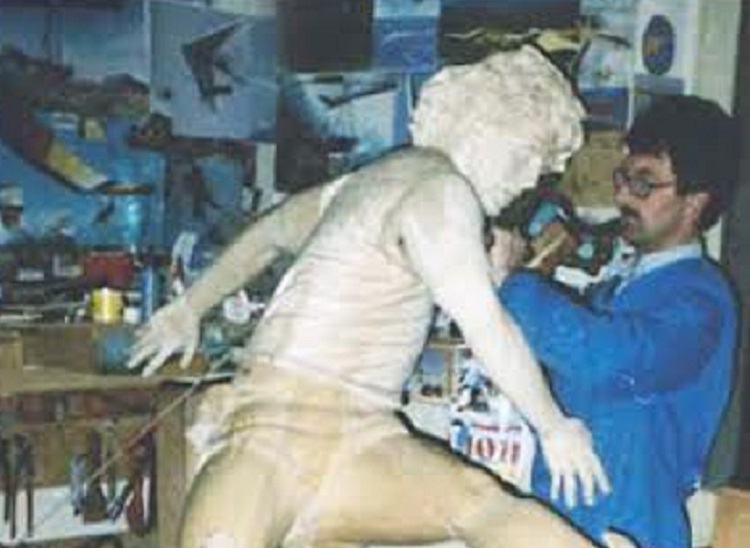Canturino realizzò una scultura in legno dedicata a Maradona