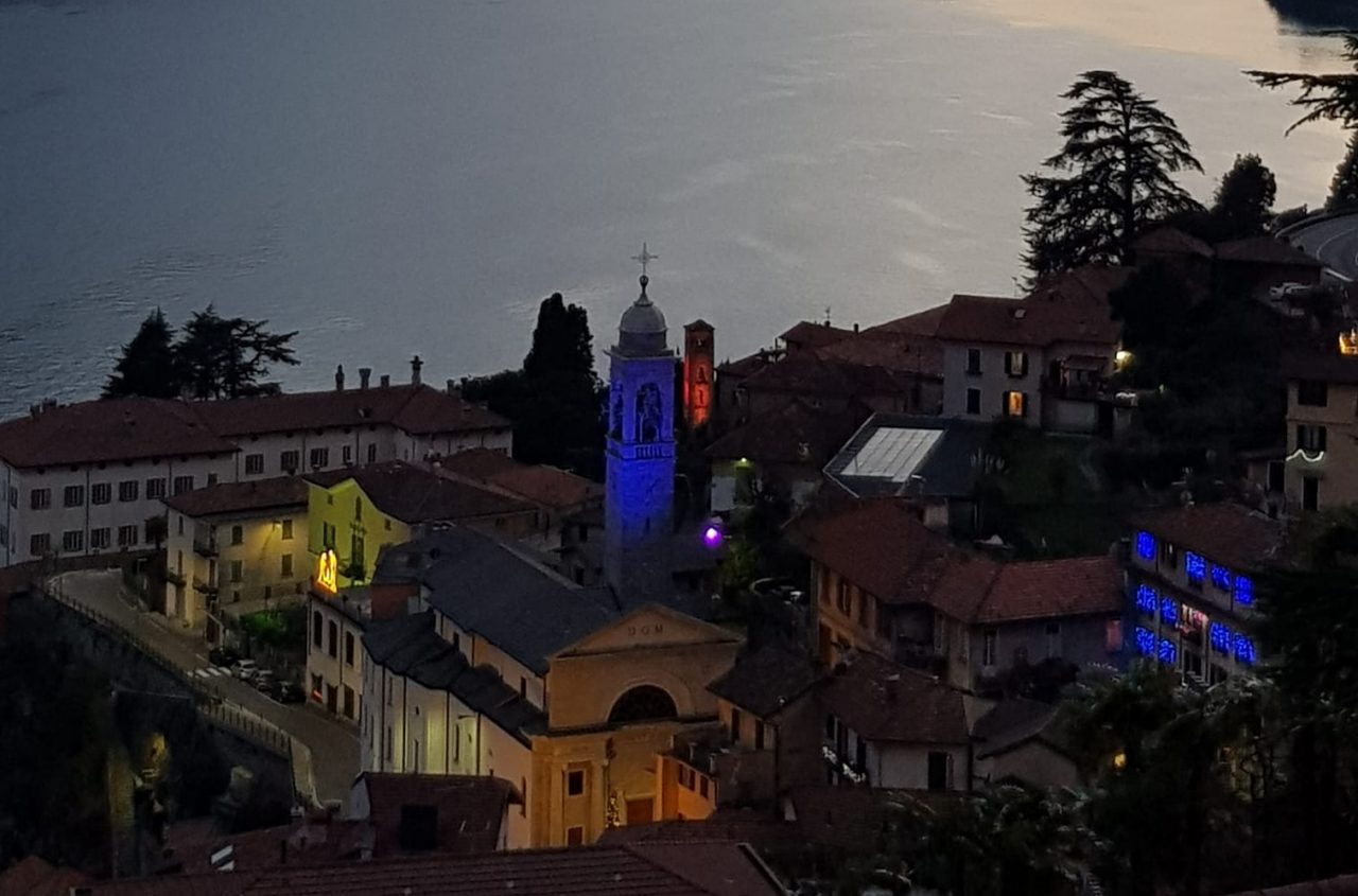 A Moltrasio il Natale è speciale tra Finestre dell’Avvento e il paese illuminato che diventa un presepe