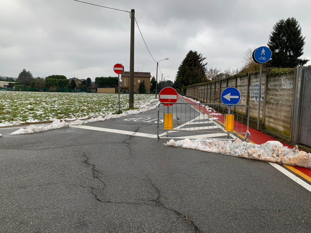 Automobili contromano in via Carovelli: fioccano sanzioni