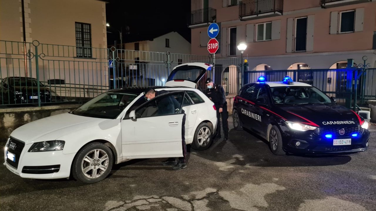 Macchina sospetta a Solbiate: i Carabinieri la fermano, c’erano arnesi da scasso