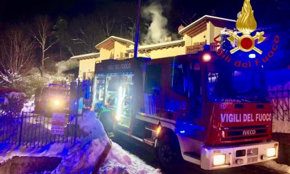 Paura a Bellagio per l'incendio di un tetto SIRENE DI NOTTE