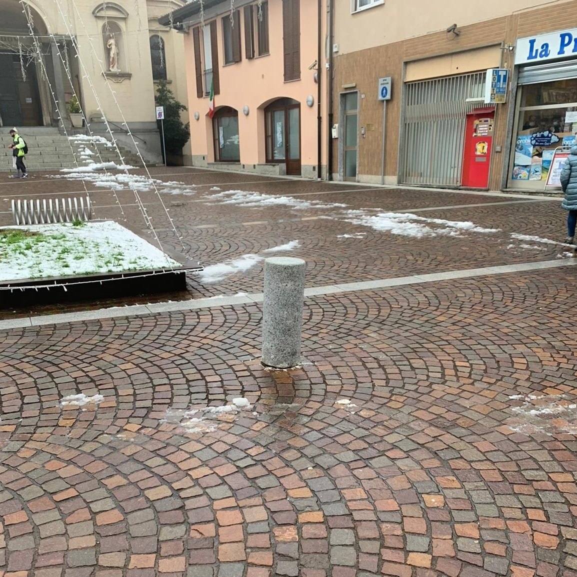 Vandali a Novedrate preso di mira un dissuasore