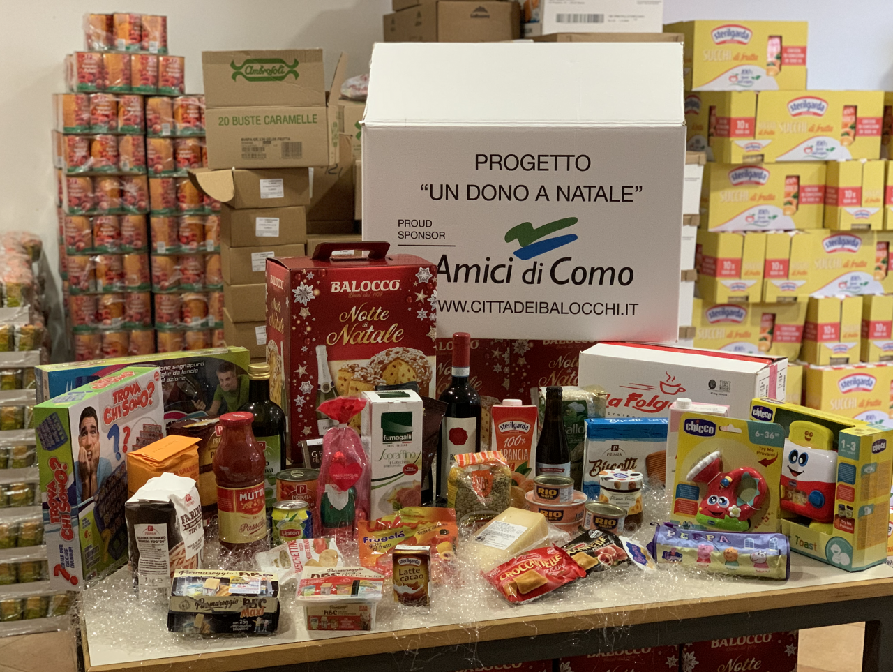 Un Dono a Natale, Amici di Como in prima linea per le famiglie bisognose: mille pacchi alimentari pronti da donare